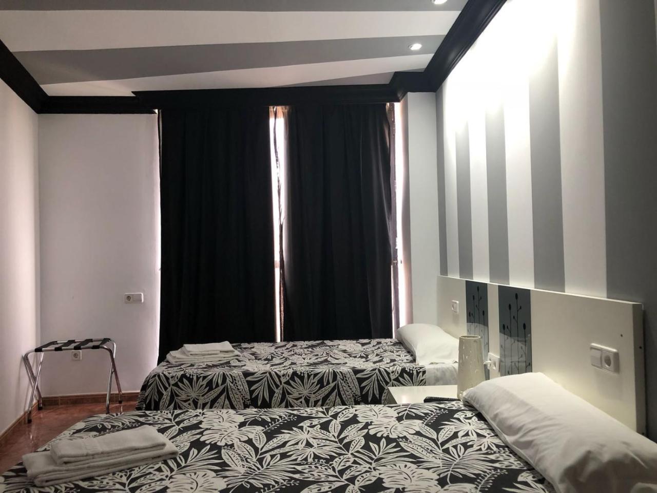 Apartamentos Los Angeles Alcaniz Ngoại thất bức ảnh