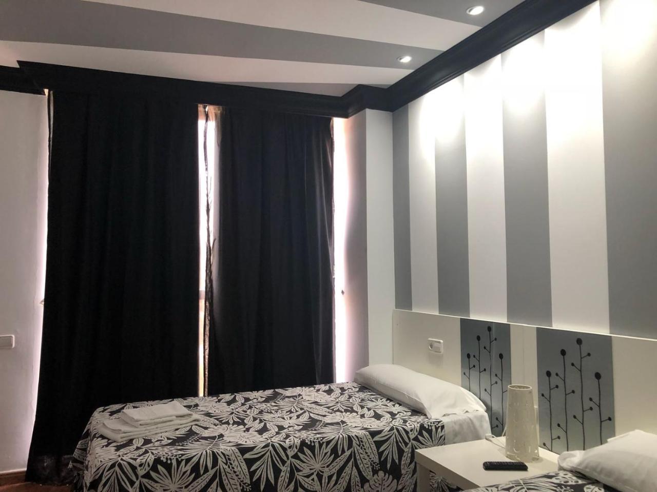 Apartamentos Los Angeles Alcaniz Ngoại thất bức ảnh